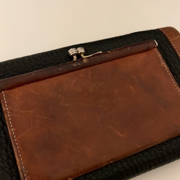 Vintage Dooney & Bourke wallet - Picture 7 of 7
